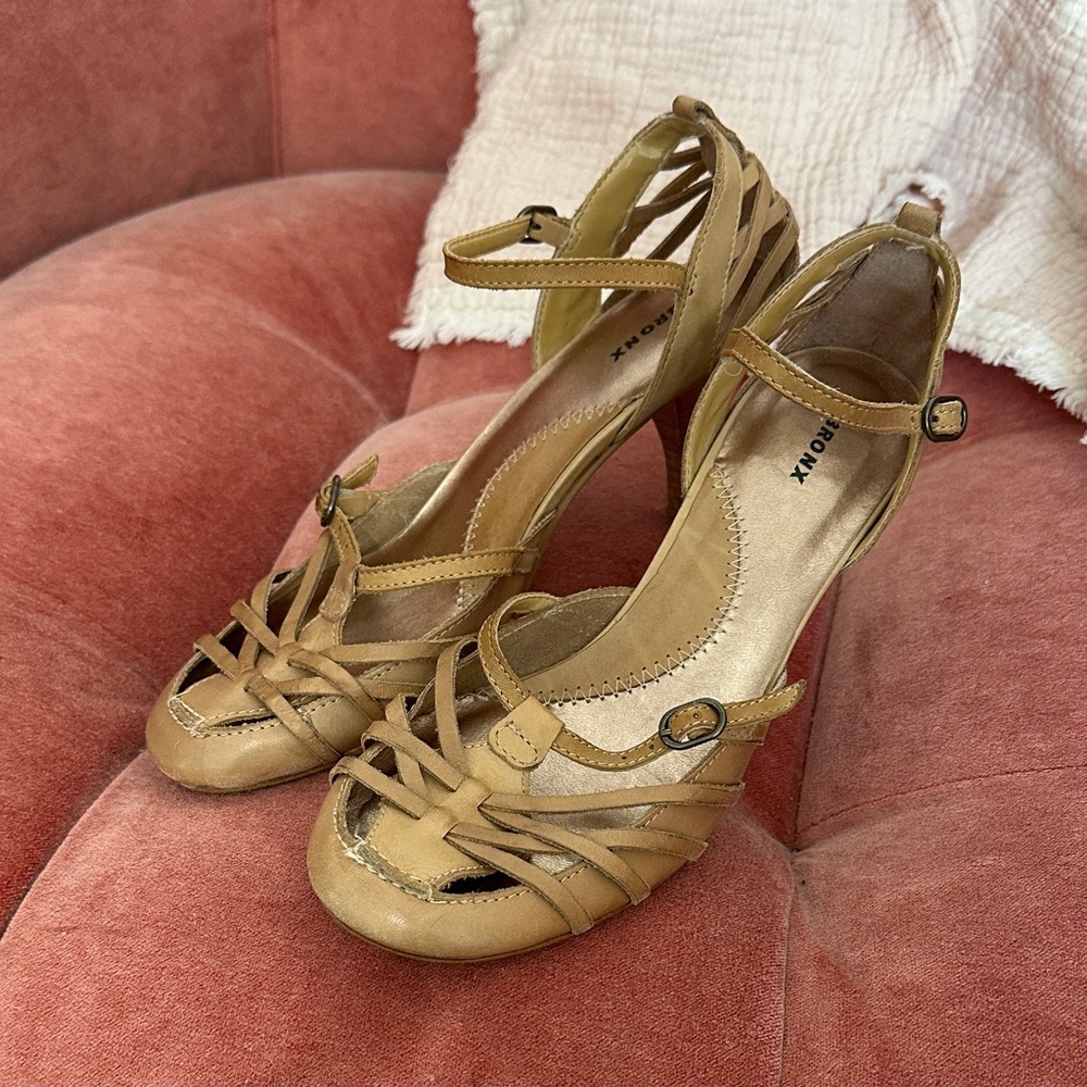 Bronx Women's Tan Leather Strappy Heels